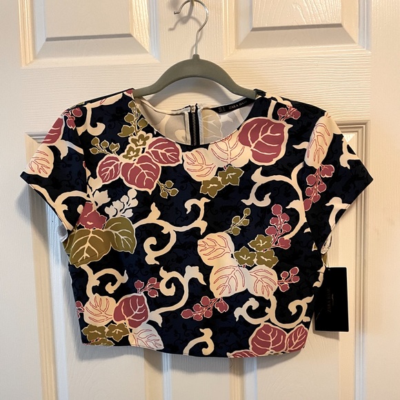 New with tag, crop top, medium - Picture 1 of 2